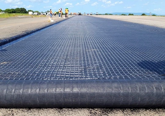 Geogrid de fibra de vidro biaxial composta com geotextil não tecido para reforço do solo/material de construção rodoviária Geocompos 10