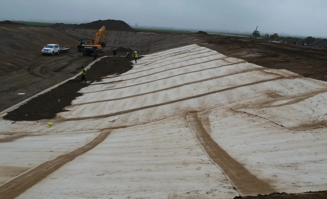 Anti-filtração de lagoas Geossintéticas GCL Clay Liner Mat Gcl Bentonite Geosintéticas para aterros sanitários 10