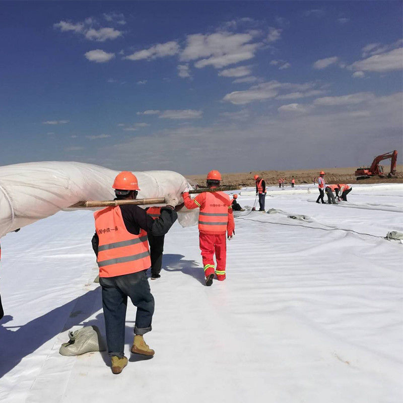 Materiais geossintéticos de alta resistência Estradas pavimentadas Estradas de construção PP PET Fibras não tecidas Geotextil preço