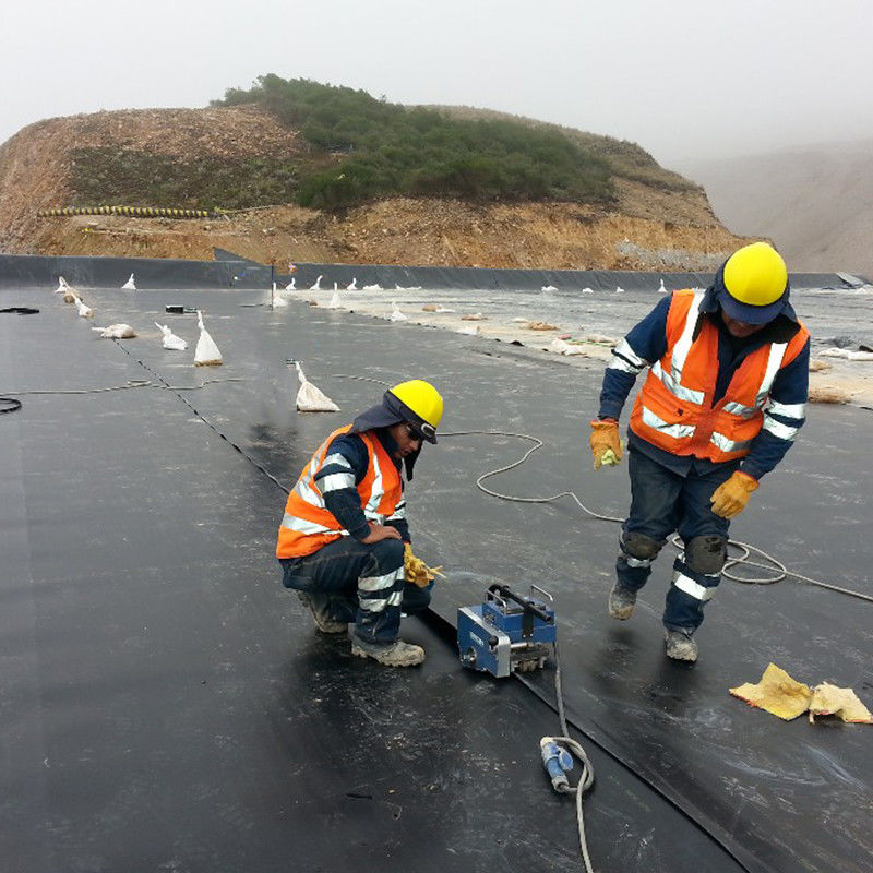 100% material virgem ASTM Standard GM13 HDPE Geomembrane Liner 0.3mm 0.5mm 1.0mm 1.5mm 2.0mm Para aterro sanitário / lago de camarão