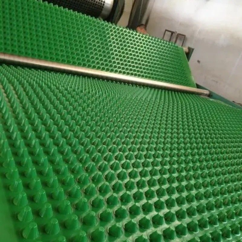 Projeto de verdura de membrana de drenagem de covinhas PVC Tabuleiro de drenagem de covinhas perfurado Trabalho de base Solução de água Solução de água